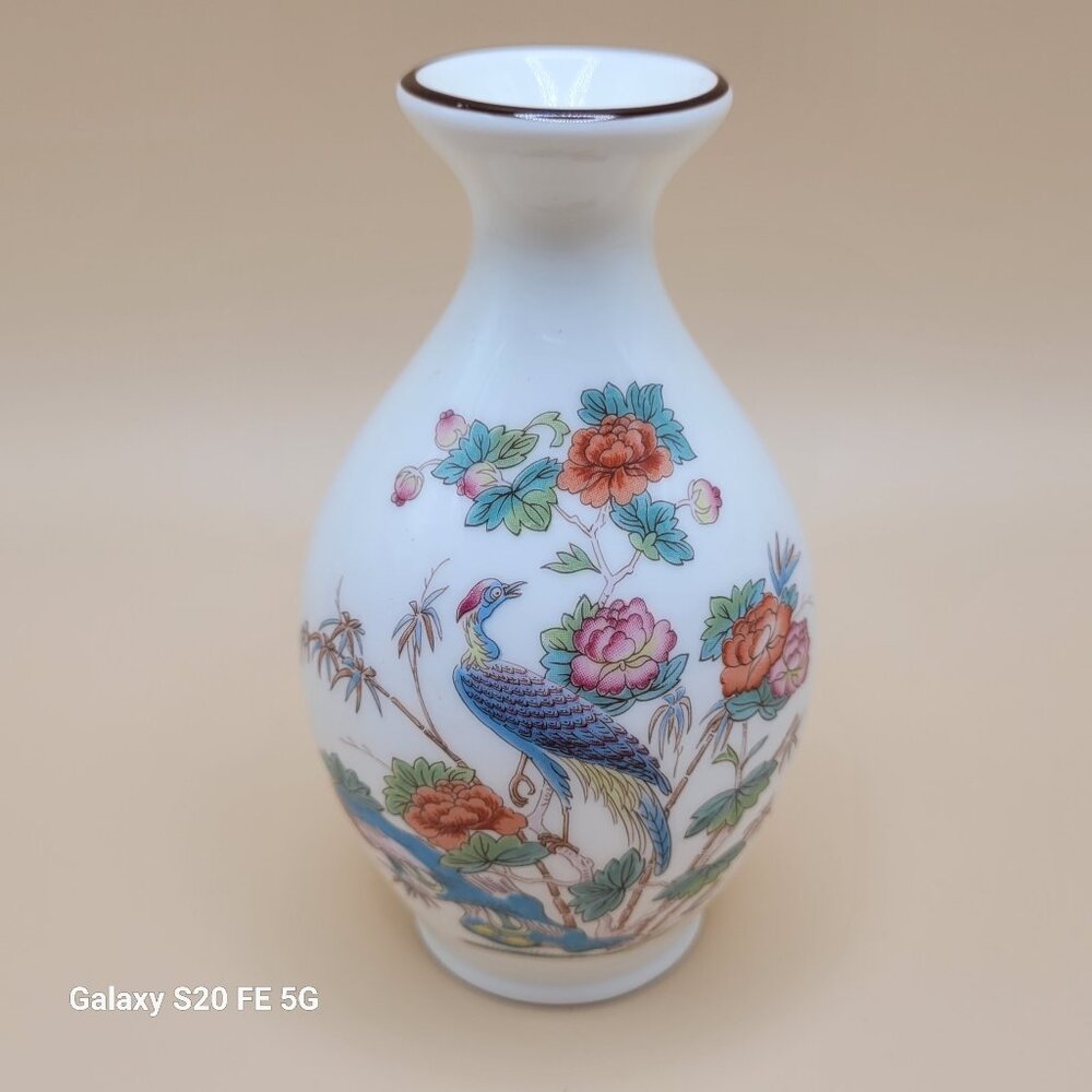 Wedgwood Kutani Crane Bud Vase Bone China Made England Gold Trim 5 1/2"